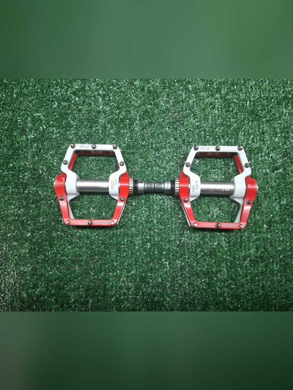 West Biking FACE OFF MP -930 PLATFORM MOUNTAIN BIKE PEDALS - 9/16" -